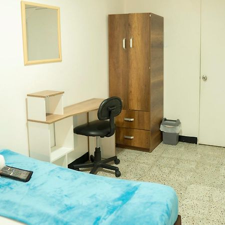 Africa House-Casa Hotel Laureles-La70 Medellín Buitenkant foto