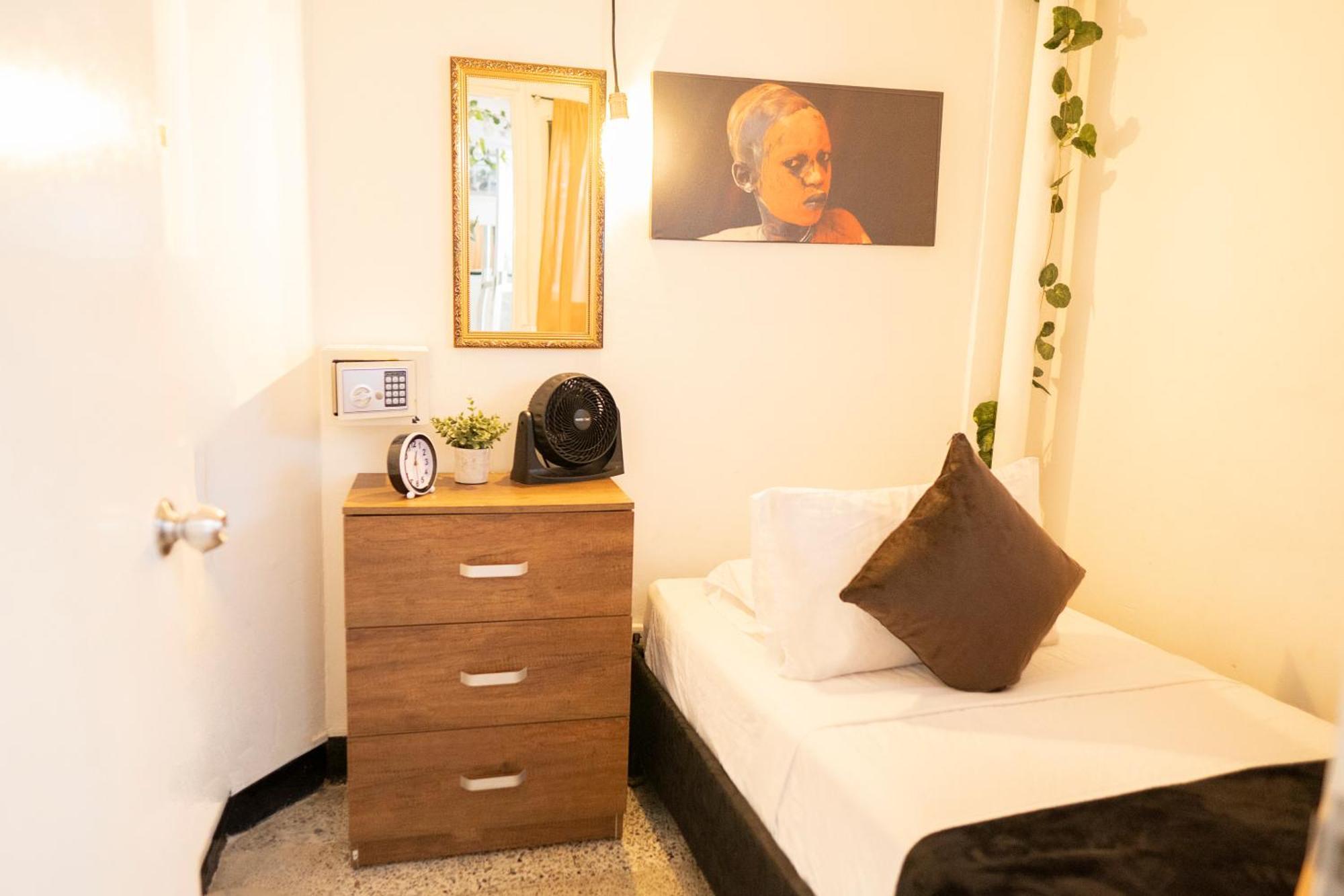 Africa House-Casa Hotel Laureles-La70 Medellín Buitenkant foto