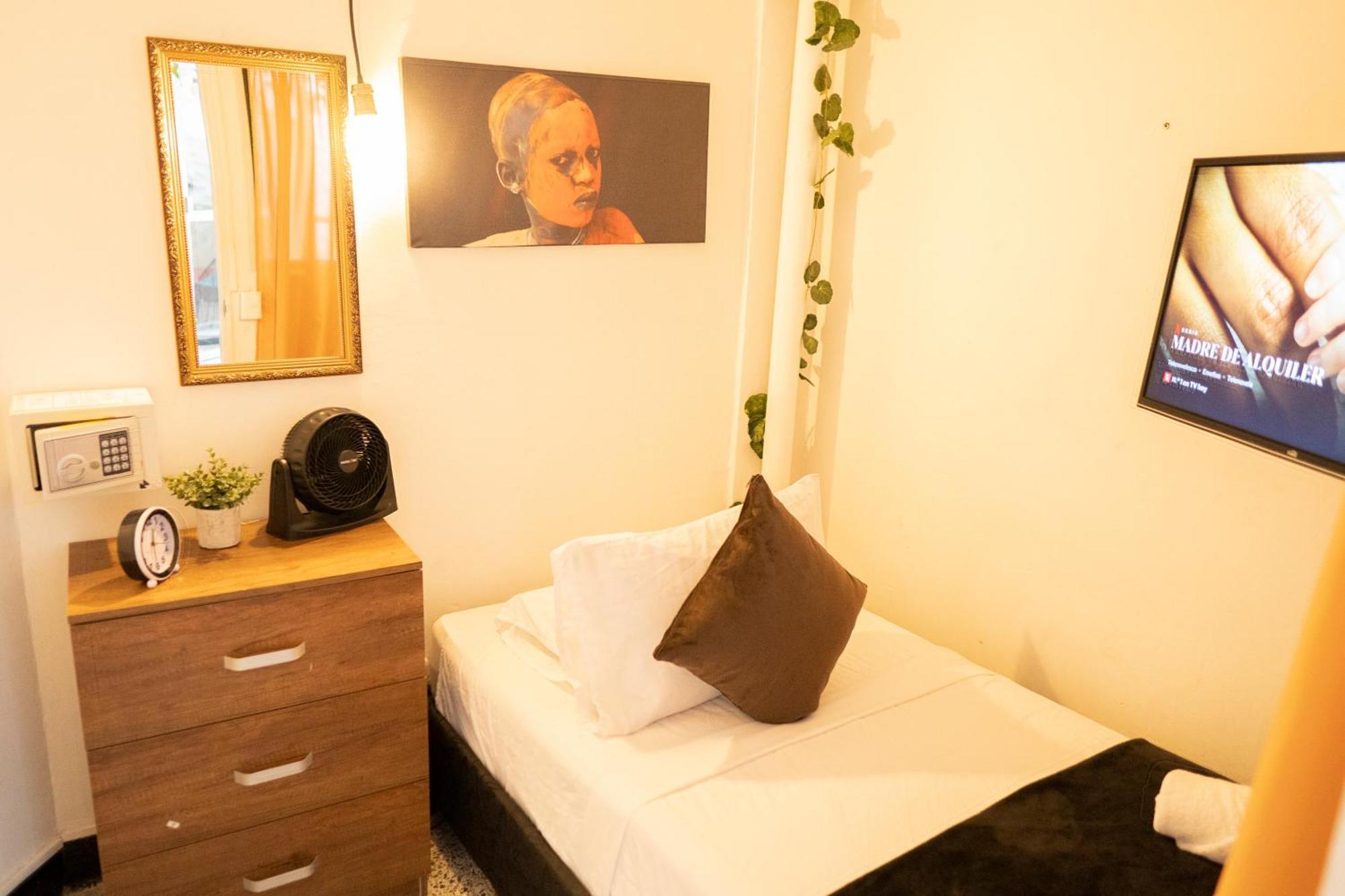 Africa House-Casa Hotel Laureles-La70 Medellín Buitenkant foto