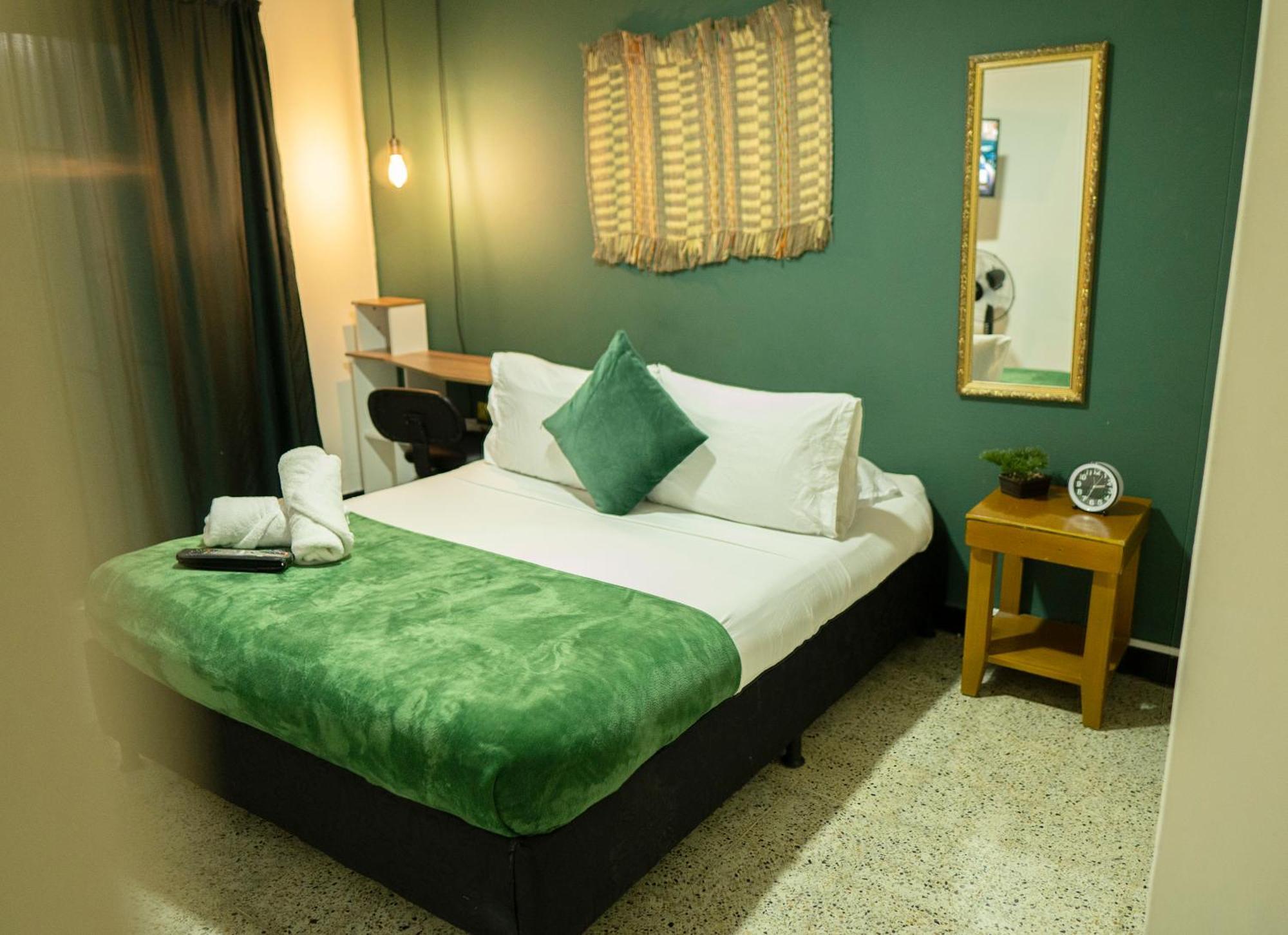 Africa House-Casa Hotel Laureles-La70 Medellín Buitenkant foto