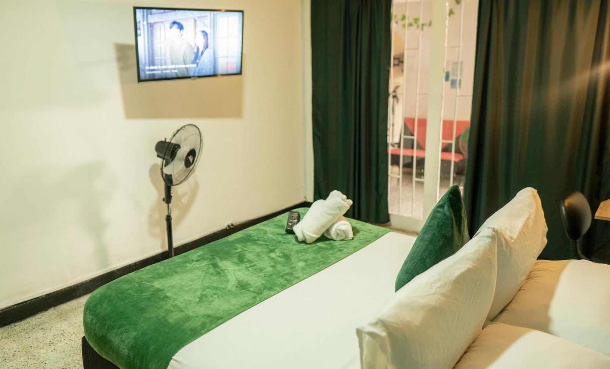 Africa House-Casa Hotel Laureles-La70 Medellín Buitenkant foto