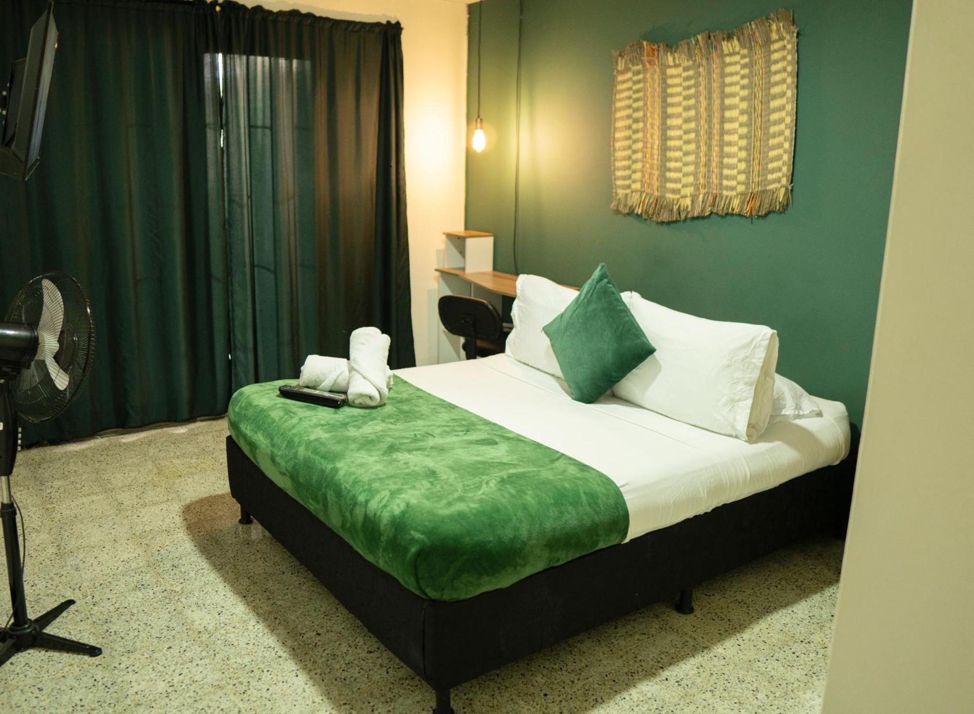 Africa House-Casa Hotel Laureles-La70 Medellín Buitenkant foto
