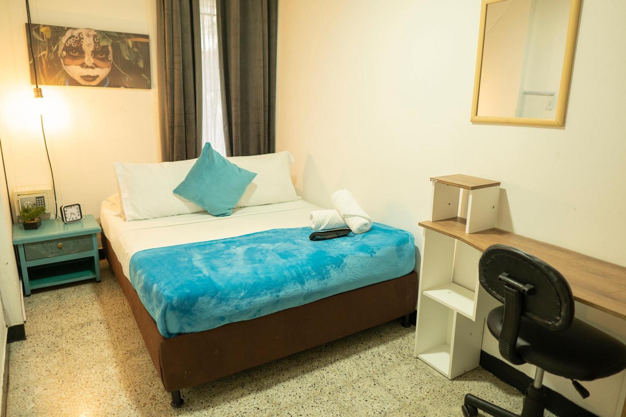 Africa House-Casa Hotel Laureles-La70 Medellín Buitenkant foto