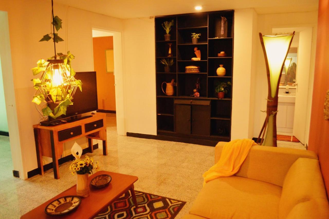 Africa House-Casa Hotel Laureles-La70 Medellín Buitenkant foto