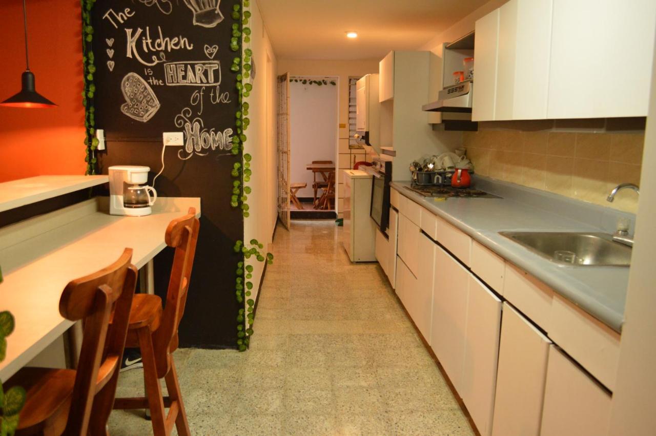 Africa House-Casa Hotel Laureles-La70 Medellín Buitenkant foto